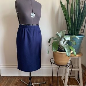 Vtg crepe pencil skirt with button detail waist35”